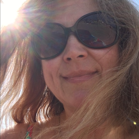 Meet your Posher, Lisa - Picture 1 of 6